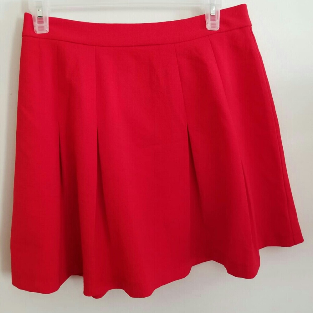 New Women's Mini Skirt Size M/L..(Waist 28")